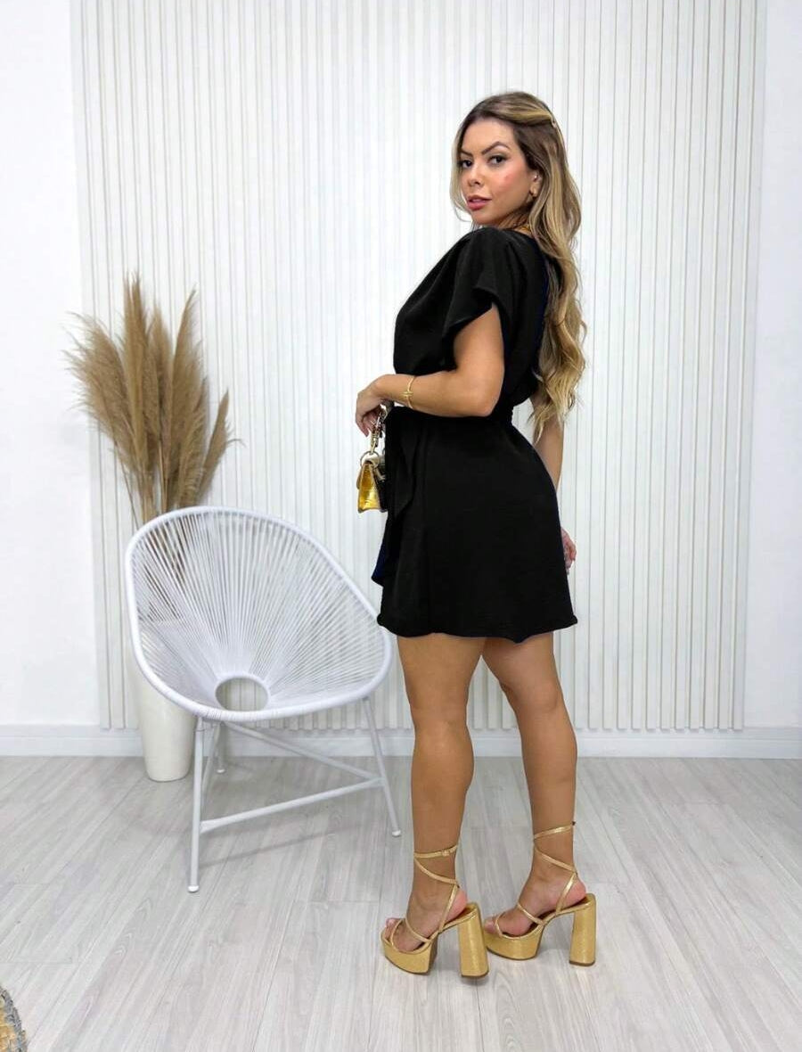 Vestido Curto Decote em V com Babados Lyra